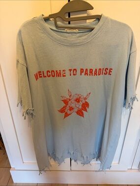 Light Blue "Welcome to Paradise" Graphic Tee - Women's Short Sleeve
